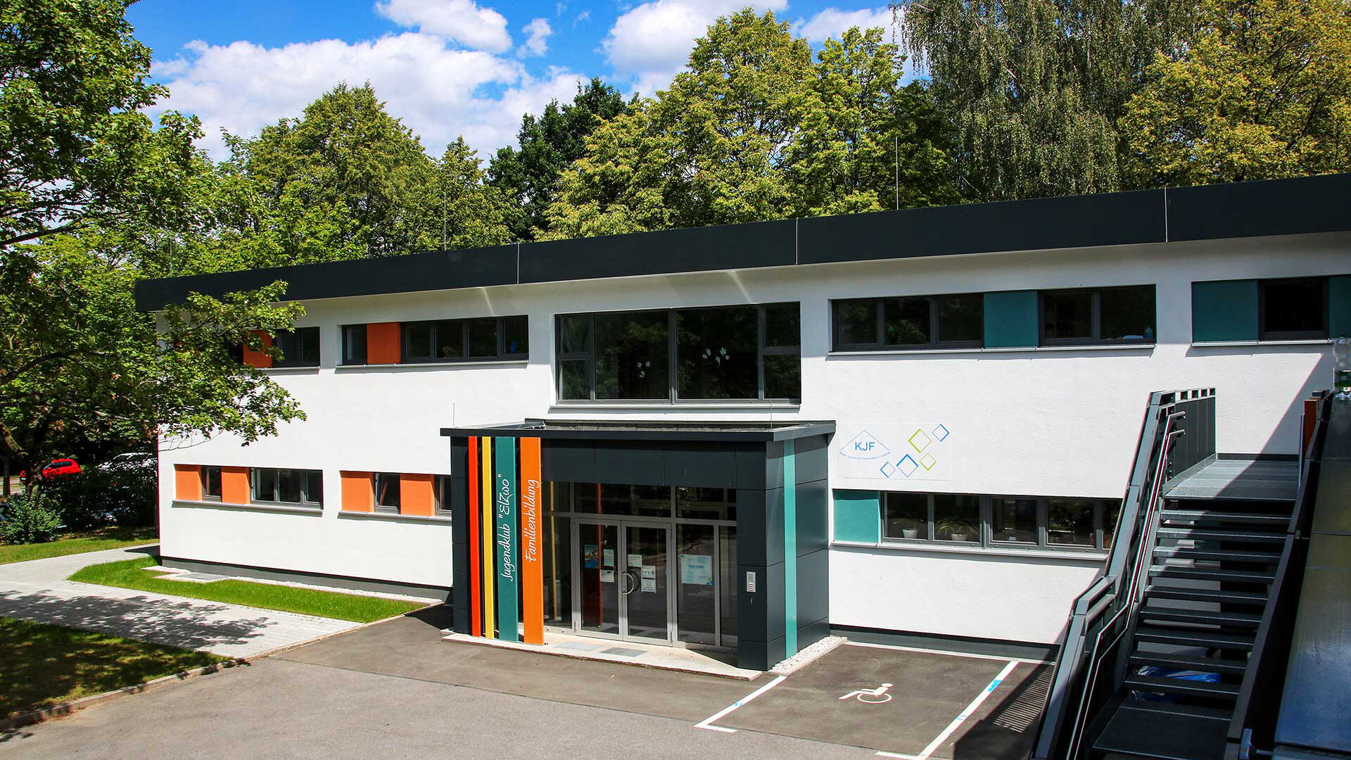 Der Eingang zum Kinder- und Jugendklub EL ZWO.