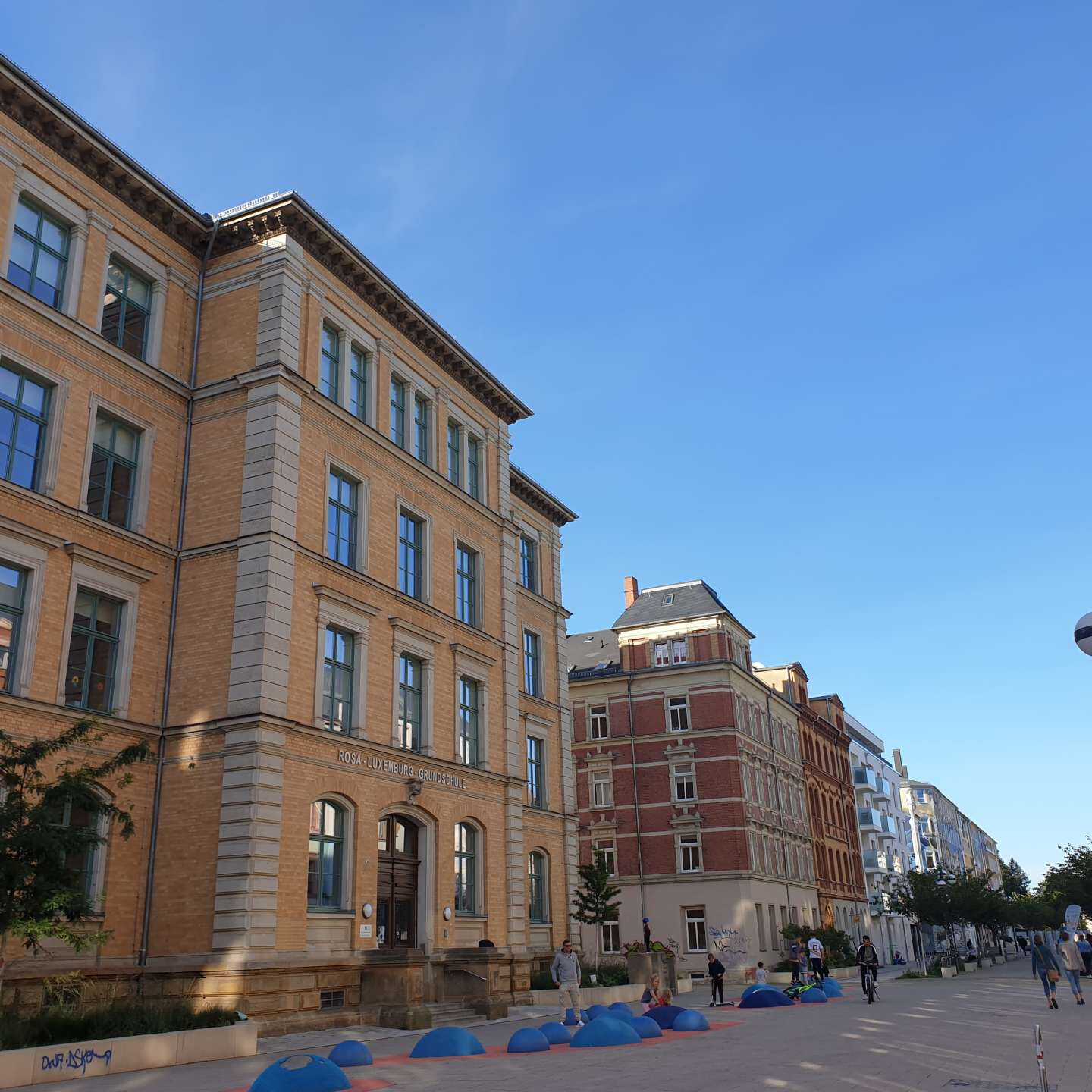 Das Schulgebäude der Rosa-Luxemburg-Grundschule.