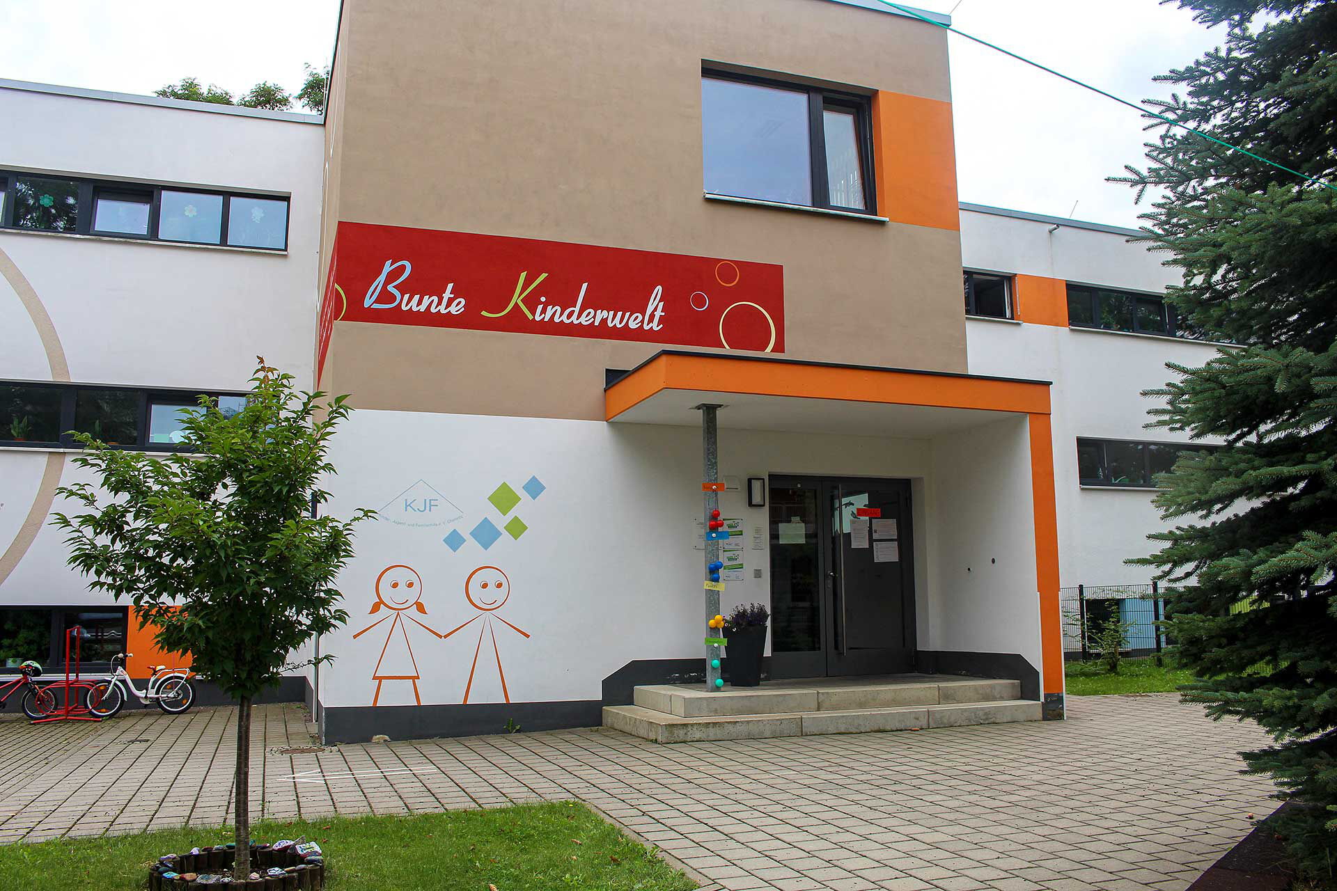 Der Eingang zur Kindertageseinrichtung Bunte Kinderwelt.