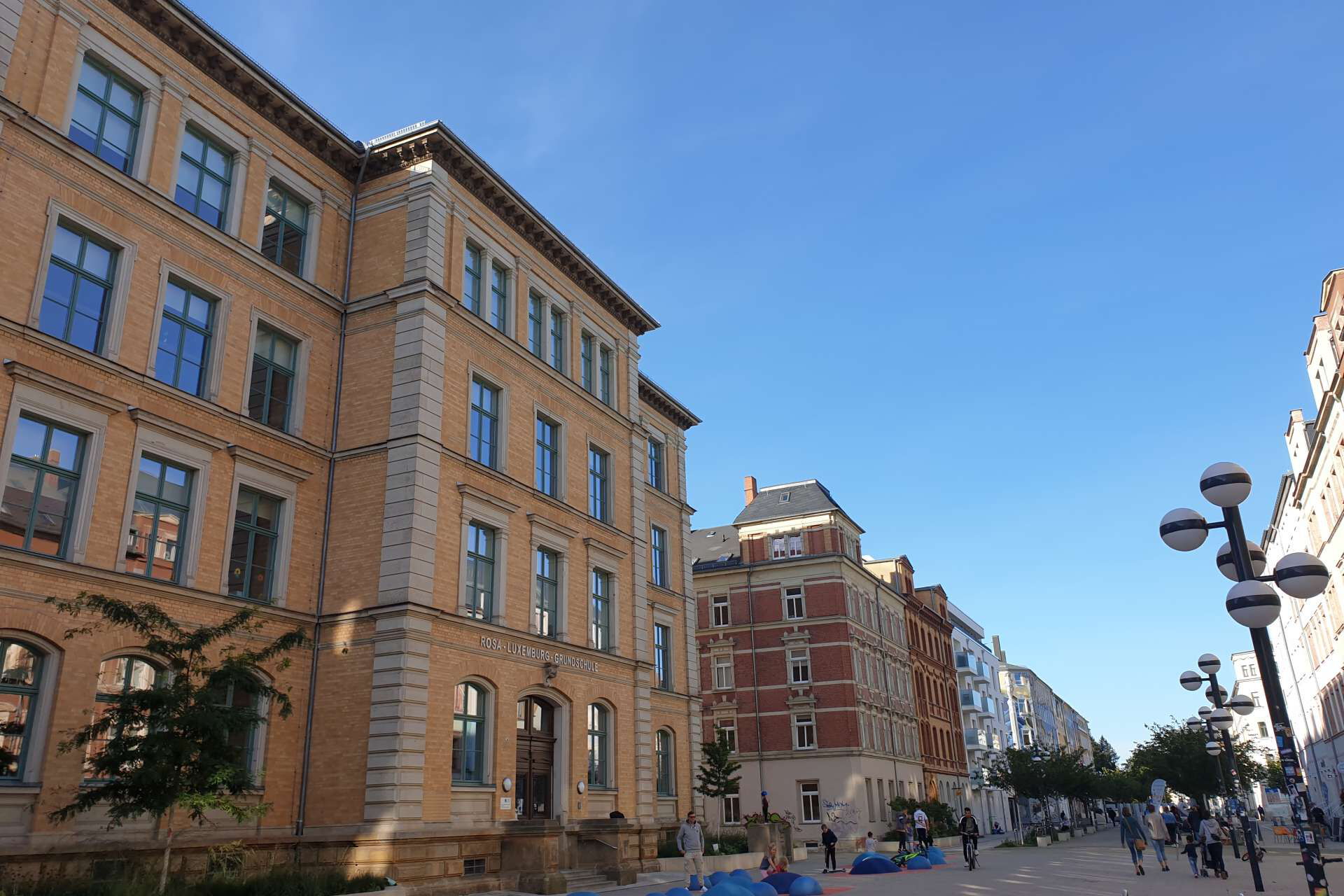 Das Schulgebäude der Rosa-Luxemburg-Grundschule.