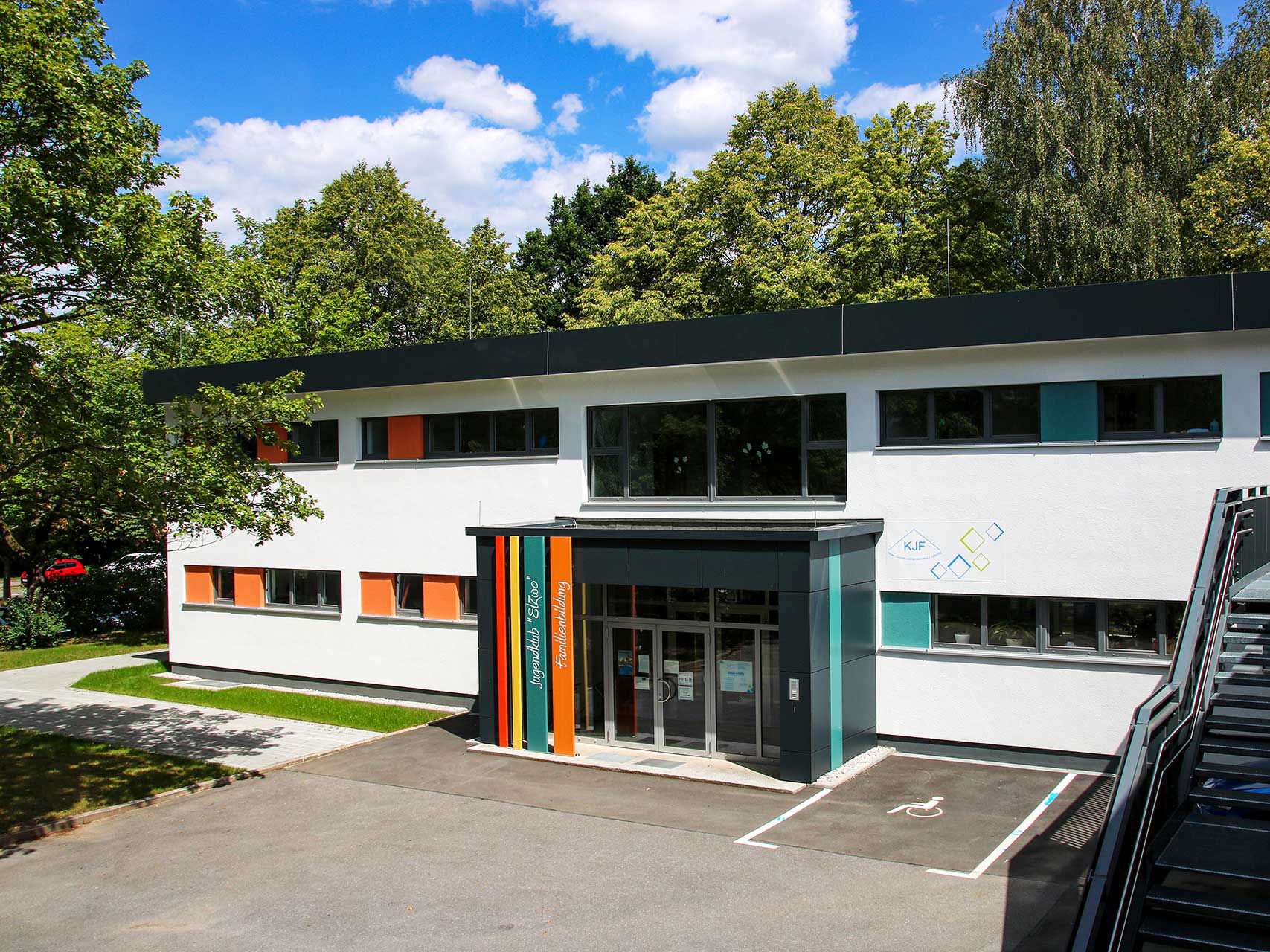 Der Eingang zum Kinder- und Jugendklub EL ZWO.
