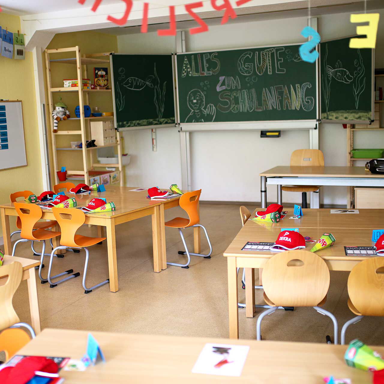 Ein geschmücktes Klassenzimmer der Grundschule Leonardo zum Schulanfang.